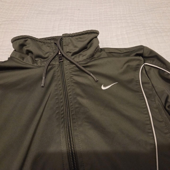 Nike Women's Olive Jacket - Picture 4 of 7